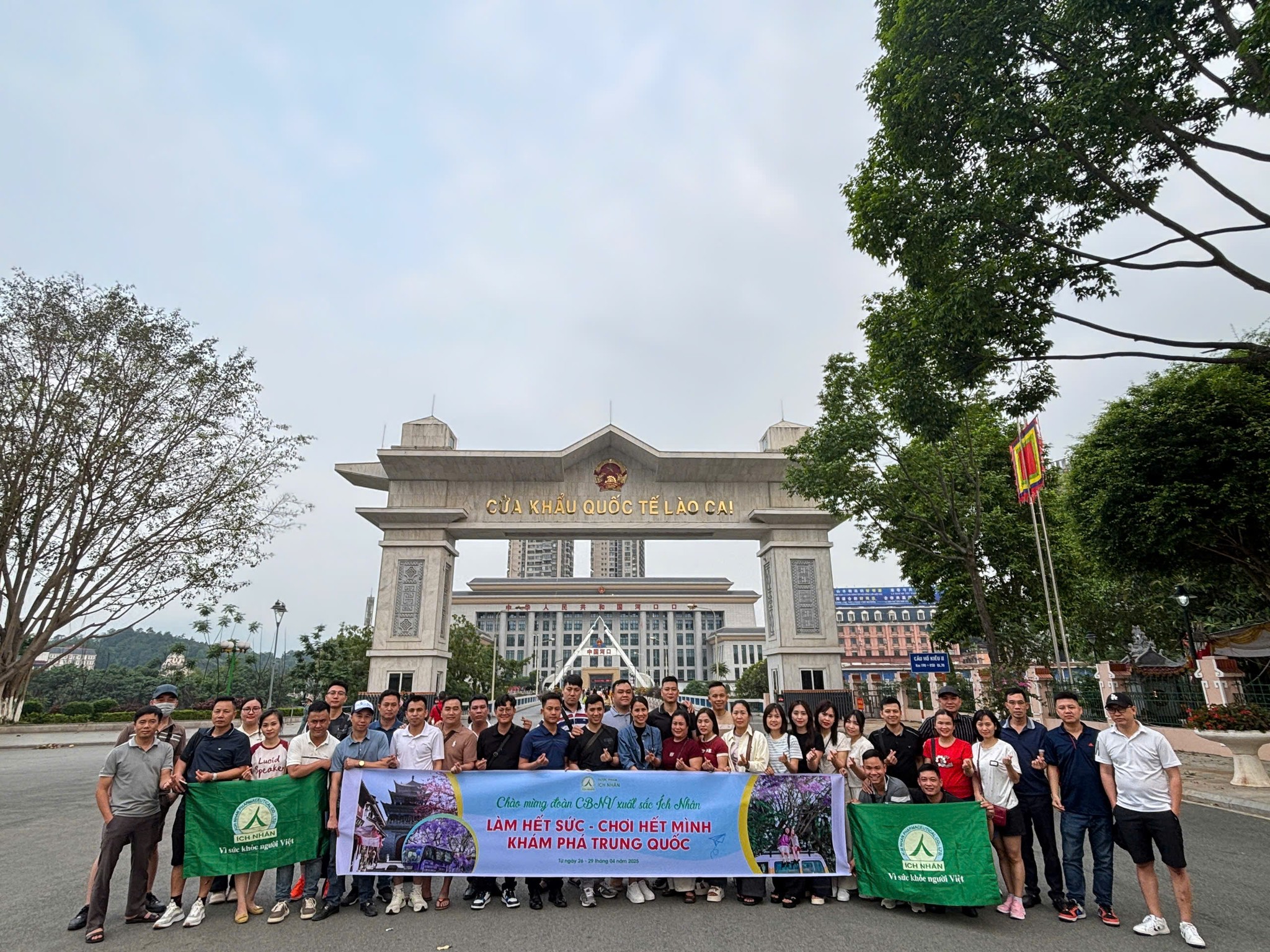 CÙNG CÁN BỘ NHÂN VIÊN XUẤT SẮC ÍCH NHÂN  KHÁM PHÁ TRUNG QUỐC