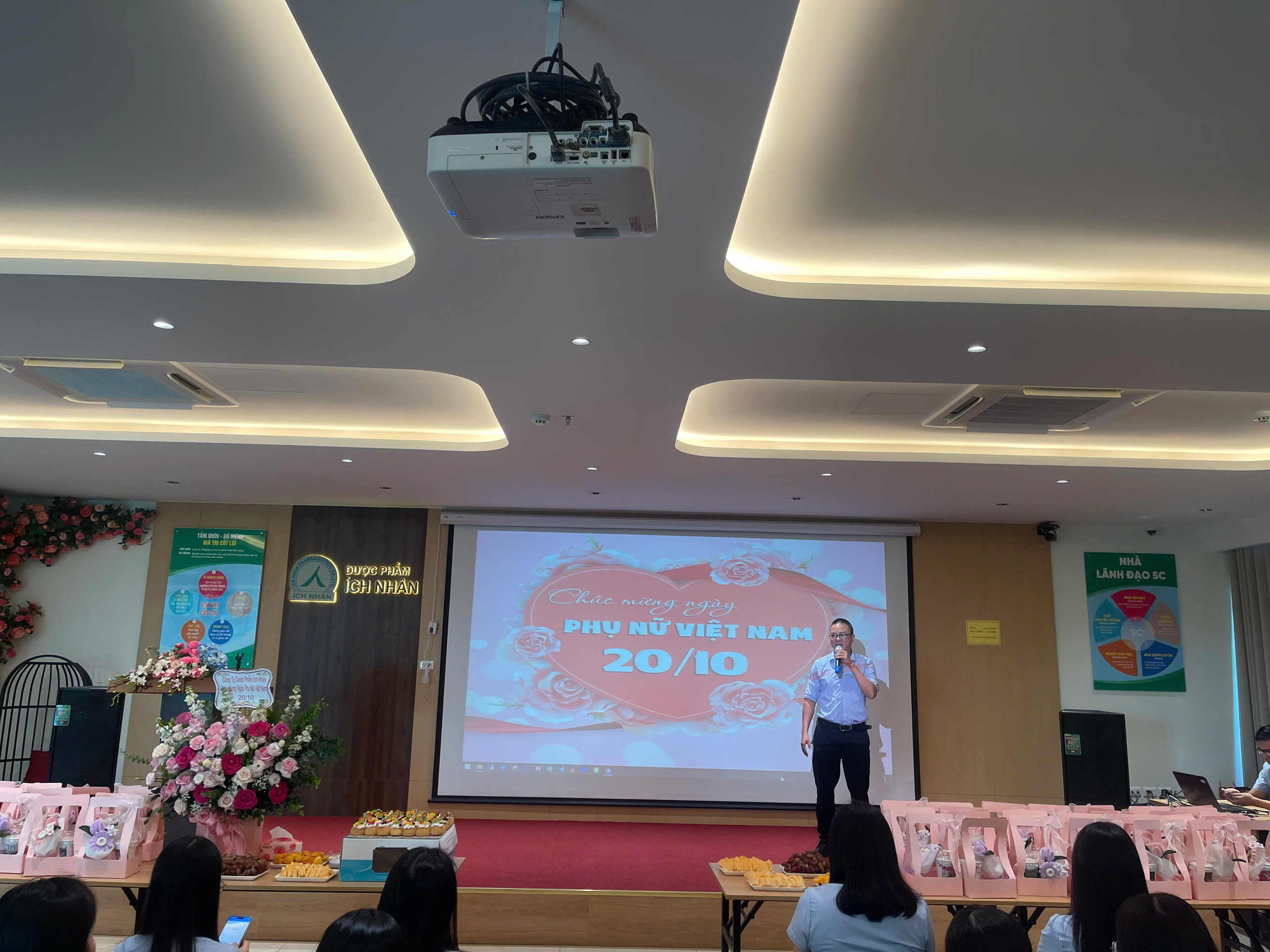 🎉💐 ÍCH NHÂN RẠNG RỠ CHÀO MỪNG NGÀY PHỤ NỮ VIỆT NAM 20/10 💐🎉