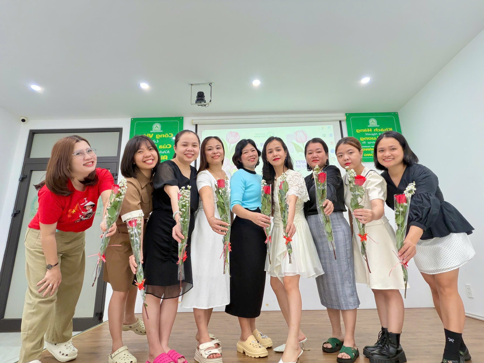 RỘN RÀNG KHÔNG KHÍ CHÀO MỪNG NGÀY QUỐC TẾ PHỤ NỮ 8/3 TẠI CHI NHÁNH MIỀN TRUNG